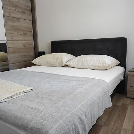 One Bedroom Apartment Gogo With Private Parking 内乌姆 外观 照片