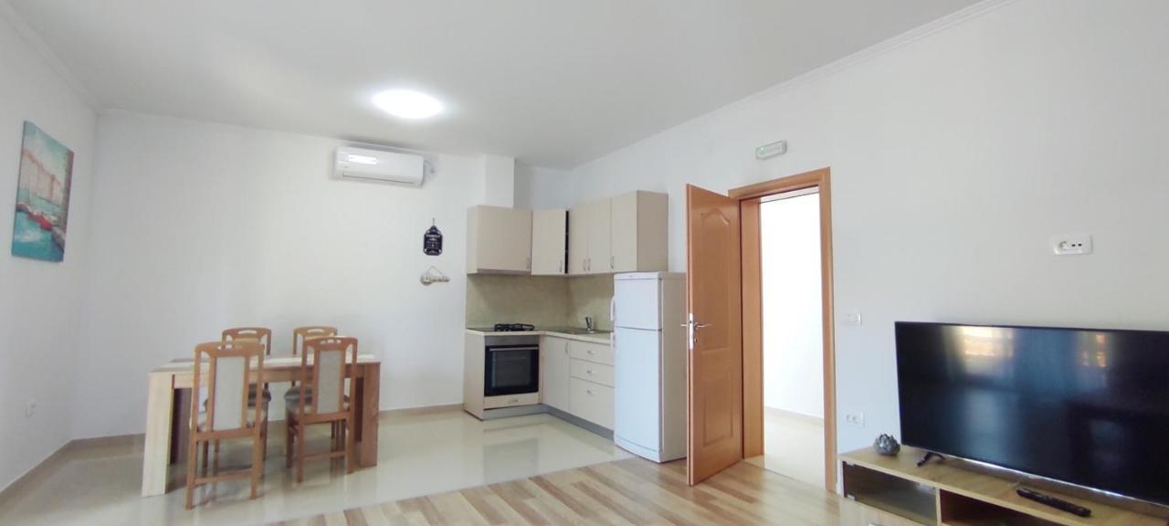 One Bedroom Apartment Gogo With Private Parking 内乌姆 外观 照片